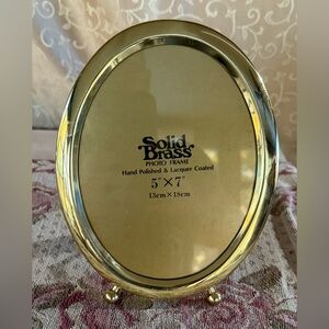 Vintage NWT Solid Brass Gold Oval Picture Frame Footed / Easel Standing 5 by 7”